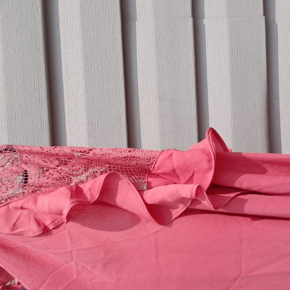 Torrid Wokens Size 1 Pink Ruffled Flutter Sleeve Blouse EUC - Picture 7 of 11